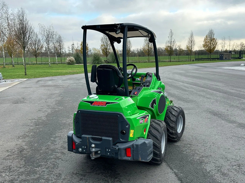 Avant 635i mini-shovel - Kāpurķēžu kompaktiekrāvējs: foto 4 Avant 635i mini-shovel - Kāpurķēžu kompaktiekrāvējs: foto 4