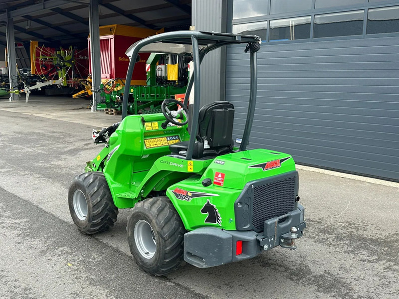 Avant 635i mini-shovel - Kāpurķēžu kompaktiekrāvējs: foto 5 Avant 635i mini-shovel - Kāpurķēžu kompaktiekrāvējs: foto 5