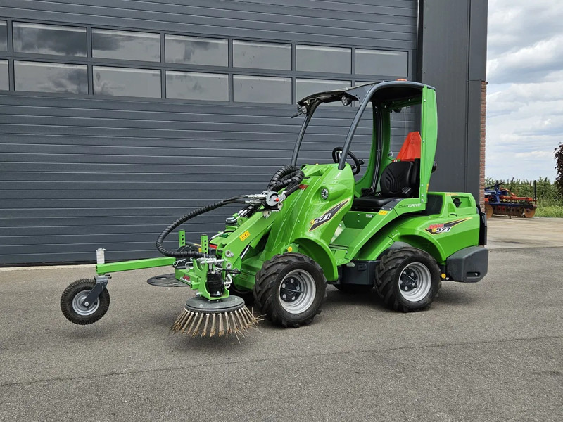 Kāpurķēžu kompaktiekrāvējs Avant E527 Rental mini-shovel: foto 7 Kāpurķēžu kompaktiekrāvējs Avant E527 Rental mini-shovel: foto 7