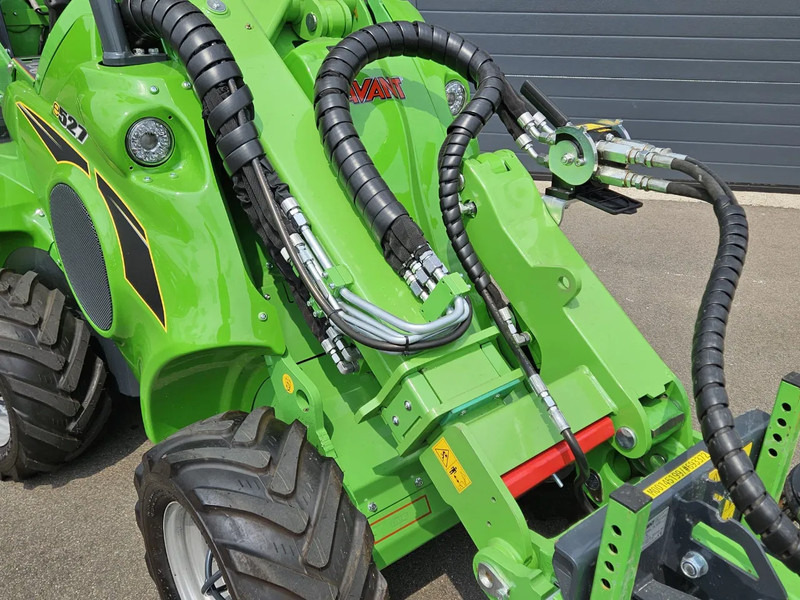 Kāpurķēžu kompaktiekrāvējs Avant E527 Rental mini-shovel: foto 19 Kāpurķēžu kompaktiekrāvējs Avant E527 Rental mini-shovel: foto 19