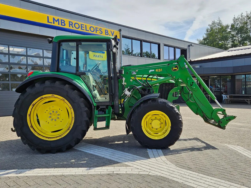 John Deere met 631 voorlader 6230 - Traktors: foto 2 John Deere met 631 voorlader 6230 - Traktors: foto 2