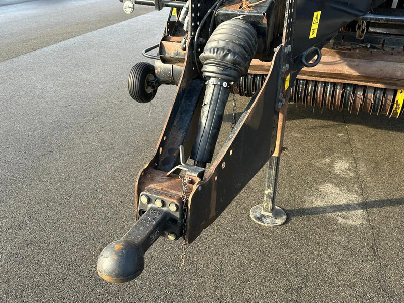 Lauksaimniecības tehnika New Holland BB9060 CropCutter: foto 13