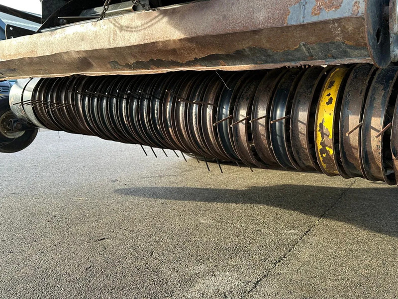 Lauksaimniecības tehnika New Holland BB9060 CropCutter: foto 15