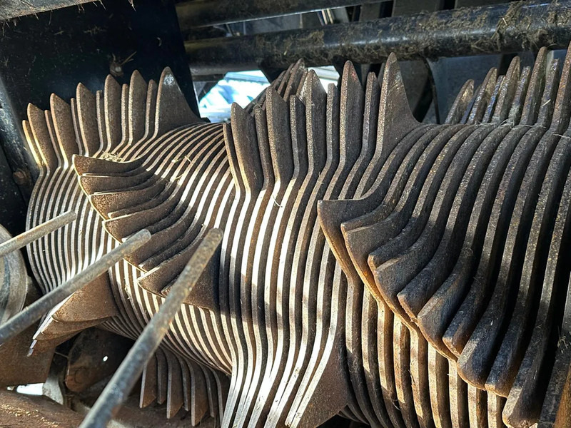 Lauksaimniecības tehnika New Holland BB9060 CropCutter: foto 16