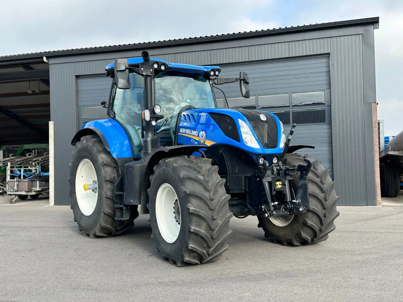 New Holland T7.245 Autocommand Stage 5 - Traktors: foto 1 New Holland T7.245 Autocommand Stage 5 - Traktors: foto 1