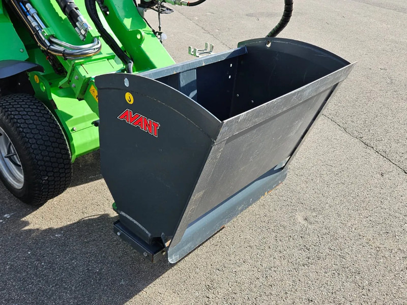 Avant 900 Zand- en zoutstrooier - Papildaprīkojums - Lauksaimniecības tehnika: foto 1 Avant 900 Zand- en zoutstrooier - Papildaprīkojums - Lauksaimniecības tehnika: foto 1