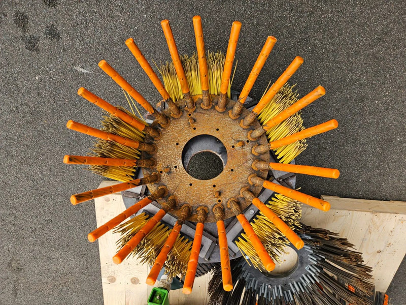 Avant Tuin en park Onkruidborstel - Papildaprīkojums - Lauksaimniecības tehnika: foto 5 Avant Tuin en park Onkruidborstel - Papildaprīkojums - Lauksaimniecības tehnika: foto 5