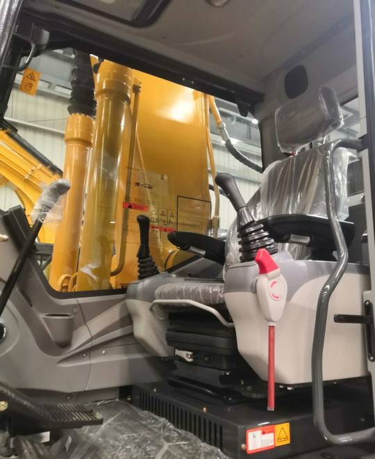 NEW MAXUS 13 Ton Crawler Excavator Warranty up to 10 YEARS НОВА Копарка гусенична MAXUS 13 тонн Гарантія до 10 РОКІВ NOWA Koparka gąsienicowa MAXUS 13 ton Gwarancja do 10 LAT - Kāpurķēžu ekskavators: foto 3 NEW MAXUS 13 Ton Crawler Excavator Warranty up to 10 YEARS НОВА Копарка гусенична MAXUS 13 тонн Гарантія до 10 РОКІВ NOWA Koparka gąsienicowa MAXUS 13 ton Gwarancja do 10 LAT - Kāpurķēžu ekskavators: foto 3