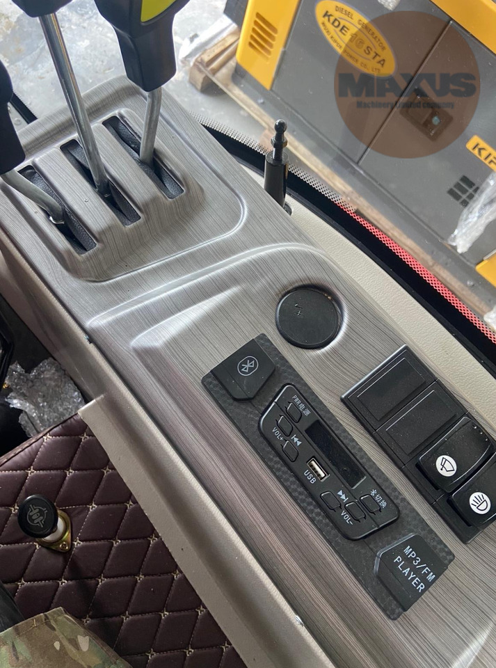 Трактор 50 к.с. 4x4 MAXUS 50 km 4x4 - Traktors: foto 2 Трактор 50 к.с. 4x4 MAXUS 50 km 4x4 - Traktors: foto 2