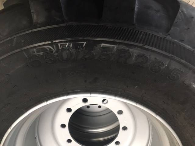 BKT 650/55 R26.5 BKT FL 630 op velg - Riepas un diski - Lauksaimniecības tehnika: foto 5 BKT 650/55 R26.5 BKT FL 630 op velg - Riepas un diski - Lauksaimniecības tehnika: foto 5