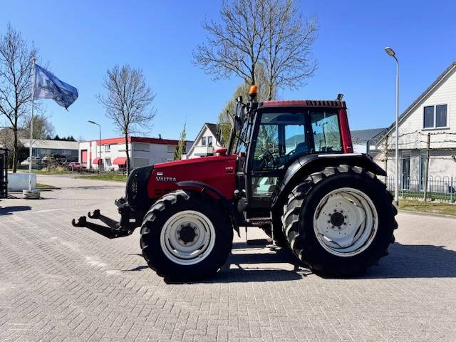 Valtra 6400, Luchtremmen, Fronthef, Frontaftakas - Traktors: foto 1 Valtra 6400, Luchtremmen, Fronthef, Frontaftakas - Traktors: foto 1