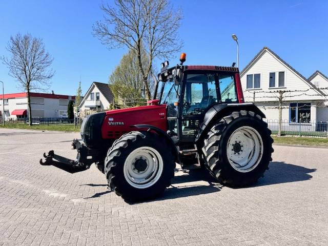 Valtra 6400, Luchtremmen, Fronthef, Frontaftakas - Traktors: foto 2 Valtra 6400, Luchtremmen, Fronthef, Frontaftakas - Traktors: foto 2