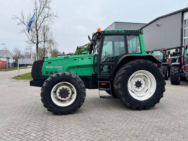 Valtra 8350 Hitech - Traktors: foto 1 Valtra 8350 Hitech - Traktors: foto 1