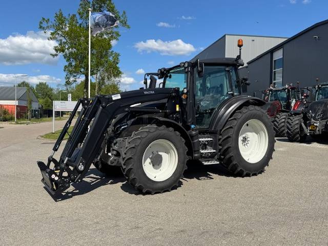 Valtra G125 Ecopower Active, 115 uur!! FH+PTO+Voorlader - Traktors: foto 1 Valtra G125 Ecopower Active, 115 uur!! FH+PTO+Voorlader - Traktors: foto 1