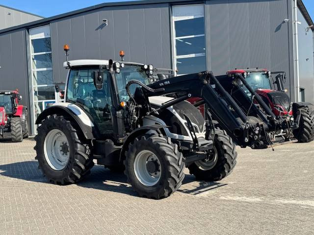 Valtra N104 Hitech5 met voorlader 4700 uur! - Traktors: foto 4 Valtra N104 Hitech5 met voorlader 4700 uur! - Traktors: foto 4