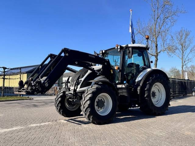 Valtra N104 Hitech5 met voorlader 4700 uur! - Traktors: foto 3 Valtra N104 Hitech5 met voorlader 4700 uur! - Traktors: foto 3