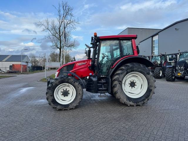 Valtra N123 Hitech5 - Traktors: foto 1 Valtra N123 Hitech5 - Traktors: foto 1