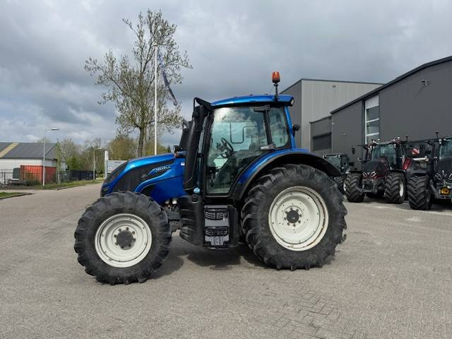Valtra N134 Versu Smart Touch, GPS - Traktors: foto 1 Valtra N134 Versu Smart Touch, GPS - Traktors: foto 1