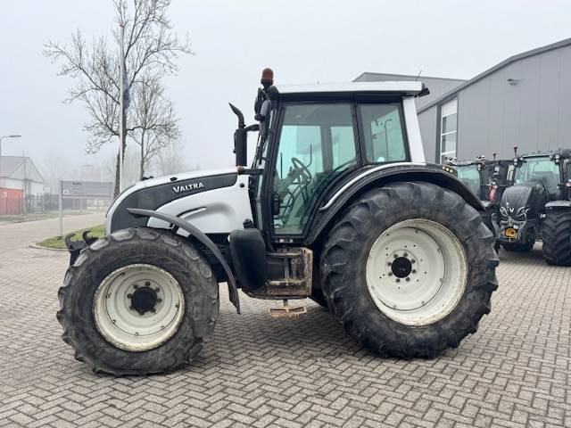 Valtra N141 hitech, Fronthef, Frontpto - Traktors: foto 3 Valtra N141 hitech, Fronthef, Frontpto - Traktors: foto 3