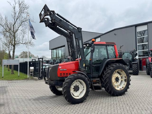 Valtra Valmet 6650 Hitech, voorlader, vloeistofkoppeling - Traktors: foto 1 Valtra Valmet 6650 Hitech, voorlader, vloeistofkoppeling - Traktors: foto 1
