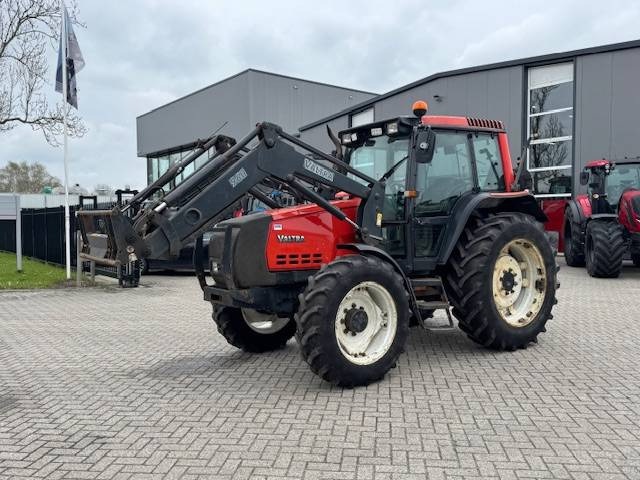 Valtra Valmet 6650 Hitech, voorlader, vloeistofkoppeling - Traktors: foto 5 Valtra Valmet 6650 Hitech, voorlader, vloeistofkoppeling - Traktors: foto 5