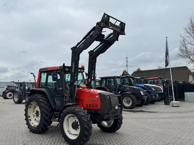 Valtra Valmet 6650 Hitech, voorlader, vloeistofkoppeling - Traktors: foto 2 Valtra Valmet 6650 Hitech, voorlader, vloeistofkoppeling - Traktors: foto 2