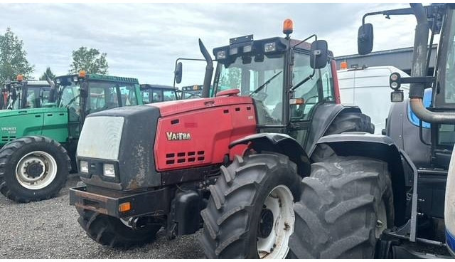 Valtra Valmet 8450, Voorasvering! - Traktors: foto 2 Valtra Valmet 8450, Voorasvering! - Traktors: foto 2