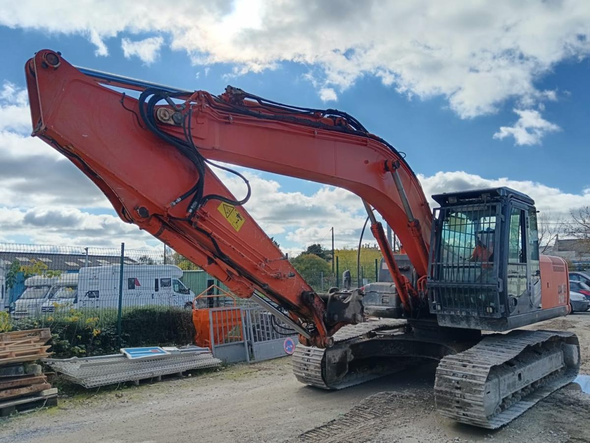 Hitachi ZX210LC-3 - Kāpurķēžu ekskavators: foto 1 Hitachi ZX210LC-3 - Kāpurķēžu ekskavators: foto 1