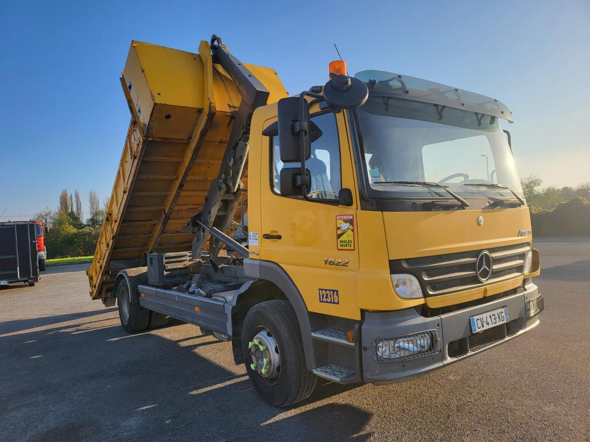 Mercedes Atego 1622 - Pacēlājs ar āķi: foto 2 Mercedes Atego 1622 - Pacēlājs ar āķi: foto 2