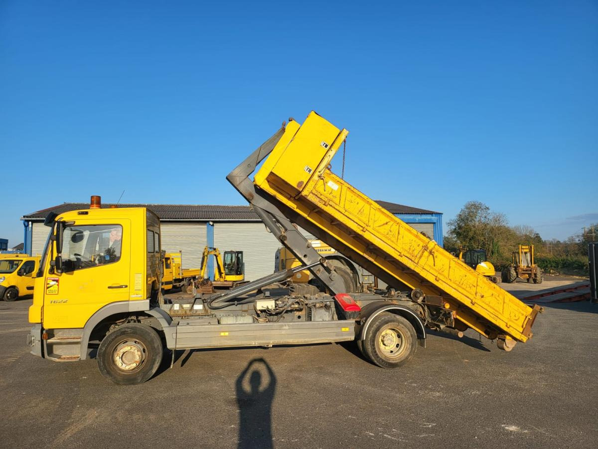 Mercedes Atego 1622 - Pacēlājs ar āķi: foto 5 Mercedes Atego 1622 - Pacēlājs ar āķi: foto 5