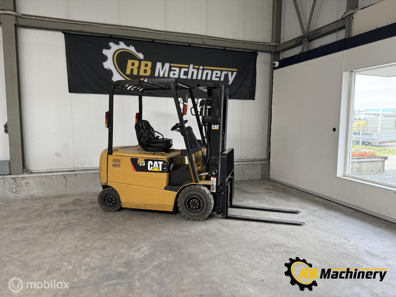 Caterpillar EP25K PAC - Autokrāvējs: foto 1 Caterpillar EP25K PAC - Autokrāvējs: foto 1