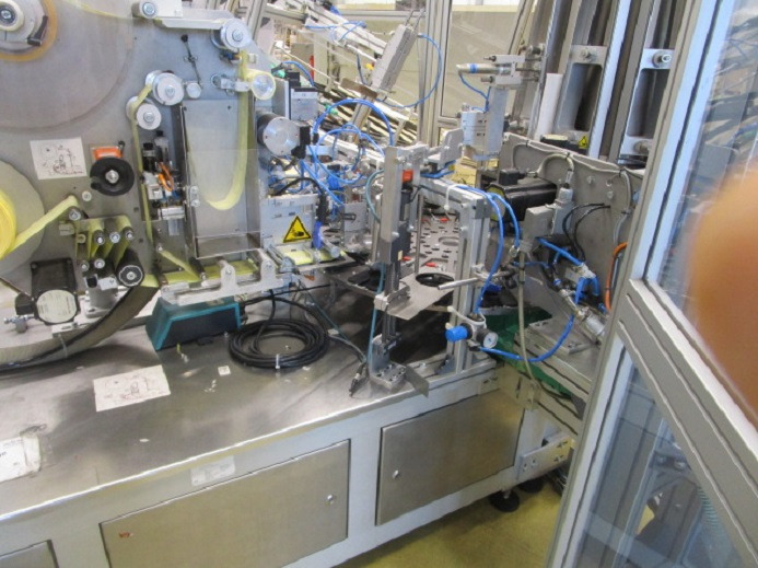 DECKEL ETIKETTIER ANLAGE SCHLEUTER GU 2 DU (RUNDLÄUFER) MIT LÖFFELEINLEGESTATION RNA SRC-N-630-1R - Iepakošanas mašīna: foto 4 DECKEL ETIKETTIER ANLAGE SCHLEUTER GU 2 DU (RUNDLÄUFER) MIT LÖFFELEINLEGESTATION RNA SRC-N-630-1R - Iepakošanas mašīna: foto 4