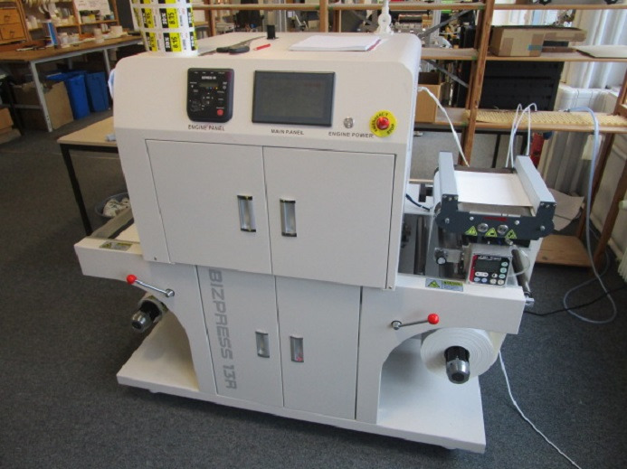 DIGITAL ETIKETTENDRUCKMASCHINE VP320C BIZPRESS 13R - Drukas iekārtas: foto 1 DIGITAL ETIKETTENDRUCKMASCHINE VP320C BIZPRESS 13R - Drukas iekārtas: foto 1