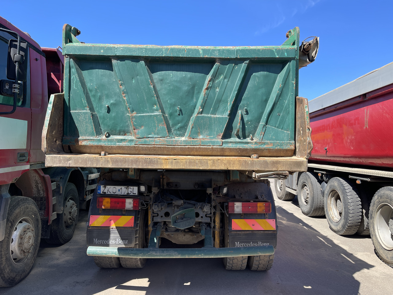 MERCEDES-BENZ Actros 3331 - Kravas automašīna pašizgāzējs: foto 3 MERCEDES-BENZ Actros 3331 - Kravas automašīna pašizgāzējs: foto 3
