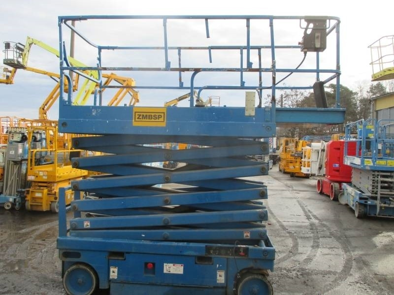 Haulotte Compact 14  - Šķērveida pacēlājs: foto 5 Haulotte Compact 14  - Šķērveida pacēlājs: foto 5