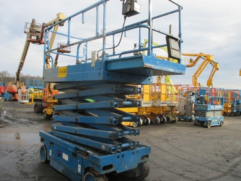 Haulotte Compact 14  - Šķērveida pacēlājs: foto 4 Haulotte Compact 14  - Šķērveida pacēlājs: foto 4