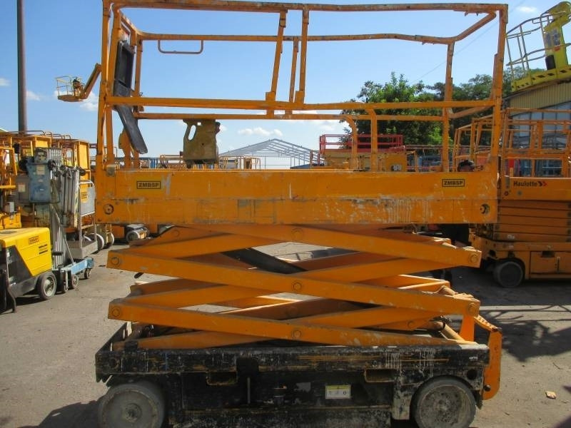 Haulotte Compact 8 - Šķērveida pacēlājs: foto 5 Haulotte Compact 8 - Šķērveida pacēlājs: foto 5