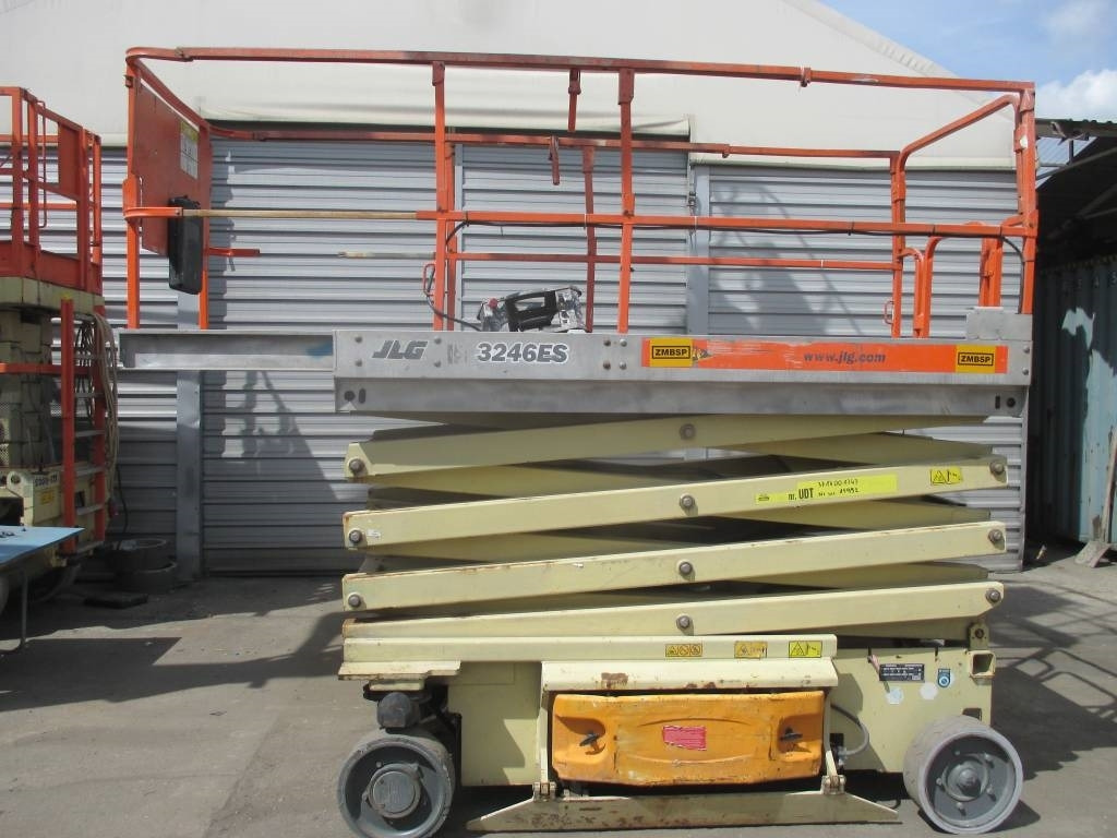 JLG 3246 ES - Šķērveida pacēlājs: foto 1 JLG 3246 ES - Šķērveida pacēlājs: foto 1