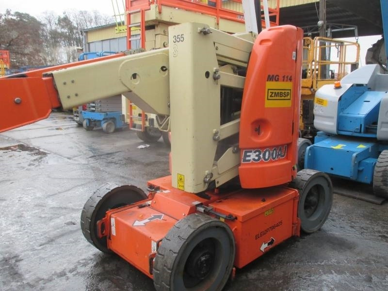 Izlices pacēlājs JLG E 300 AJ: foto 6