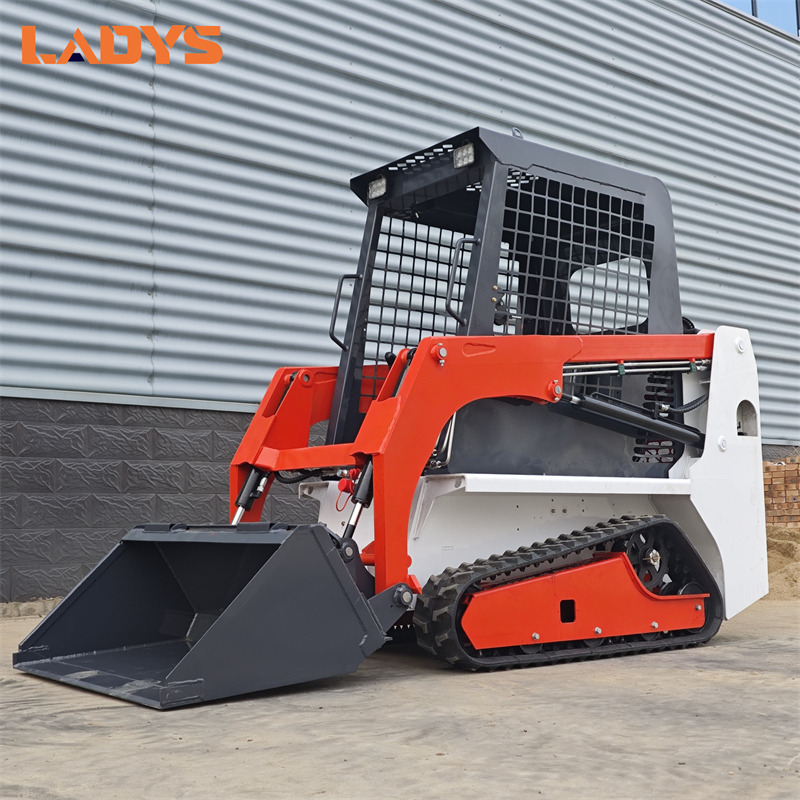 LADYS LA670 Mini Small Skid Steer Loader Compact Track Diesel Mini Skid Steer Loader For Sale With Small Mini Skid Steer Attachments 4 In 1 Bucket - Kompaktiekrāvējs: foto 1 LADYS LA670 Mini Small Skid Steer Loader Compact Track Diesel Mini Skid Steer Loader For Sale With Small Mini Skid Steer Attachments 4 In 1 Bucket - Kompaktiekrāvējs: foto 1