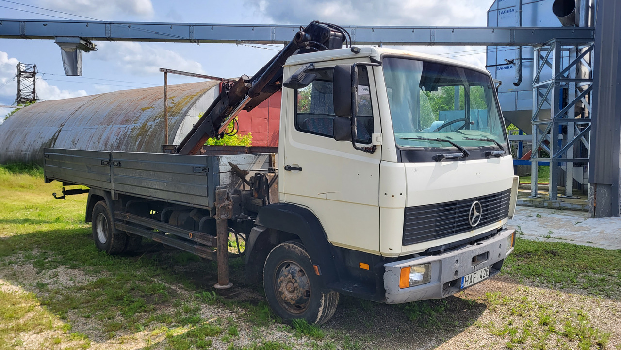 MERCEDES-BENZ 814 HIAB 071 - Kravas auto ar manipulatoru: foto 2 MERCEDES-BENZ 814 HIAB 071 - Kravas auto ar manipulatoru: foto 2