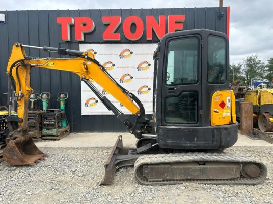 Bobcat E35 Cabine à 23 500 € HT - Mini-ekskavators: foto 2 Bobcat E35 Cabine à 23 500 € HT - Mini-ekskavators: foto 2
