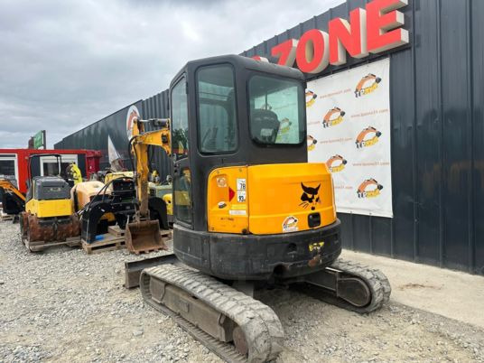 Bobcat E35 Cabine à 23 500 € HT - Mini-ekskavators: foto 4 Bobcat E35 Cabine à 23 500 € HT - Mini-ekskavators: foto 4