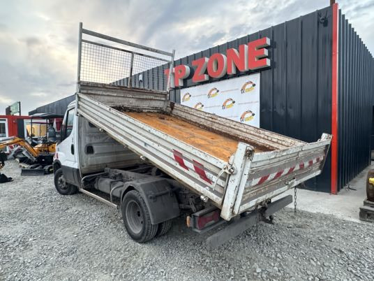 Komercauto pašizgāzējs Iveco 35-130 Benne: foto 8