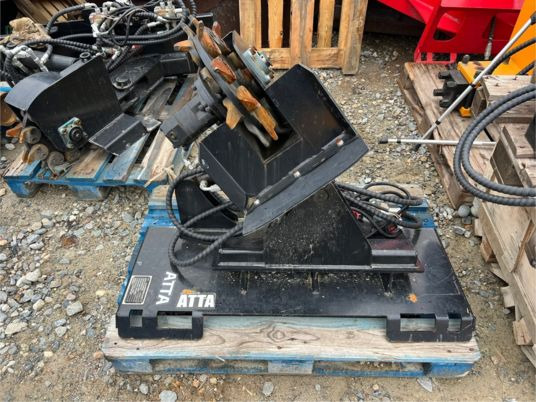 Rogneuse de souche pour mini chargeur - Celmu smalcinātājs: foto 1 Rogneuse de souche pour mini chargeur - Celmu smalcinātājs: foto 1