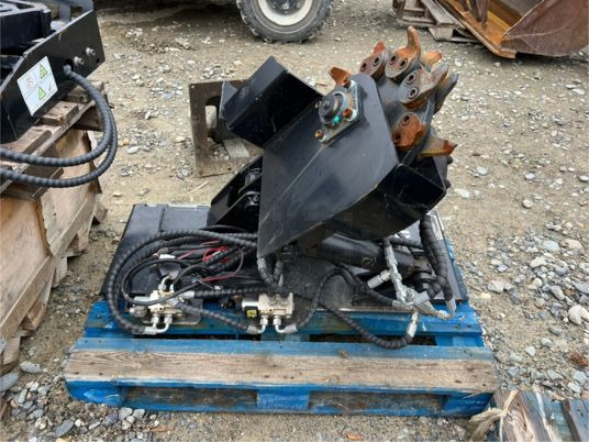 Rogneuse de souche pour mini chargeur - Celmu smalcinātājs: foto 2 Rogneuse de souche pour mini chargeur - Celmu smalcinātājs: foto 2