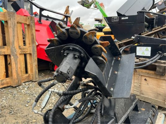 Rogneuse de souche pour mini chargeur - Celmu smalcinātājs: foto 4 Rogneuse de souche pour mini chargeur - Celmu smalcinātājs: foto 4