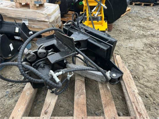 Rogneuse de souches pour minichargeur - Celmu smalcinātājs: foto 3 Rogneuse de souches pour minichargeur - Celmu smalcinātājs: foto 3