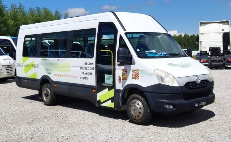 Iveco Daily 23 miejsca, KLIMA, WEBASTO - Piepilsētas autobuss: foto 1 Iveco Daily 23 miejsca, KLIMA, WEBASTO - Piepilsētas autobuss: foto 1