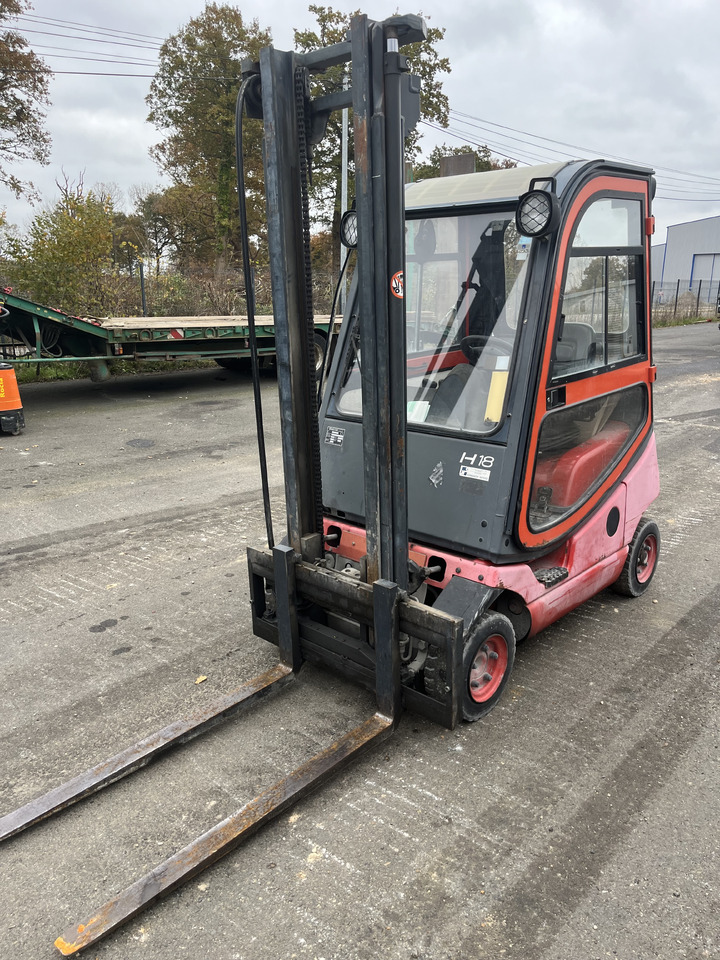 FENWICK H18 1t8 - Gāzes iekrāvējs: foto 1 FENWICK H18 1t8 - Gāzes iekrāvējs: foto 1